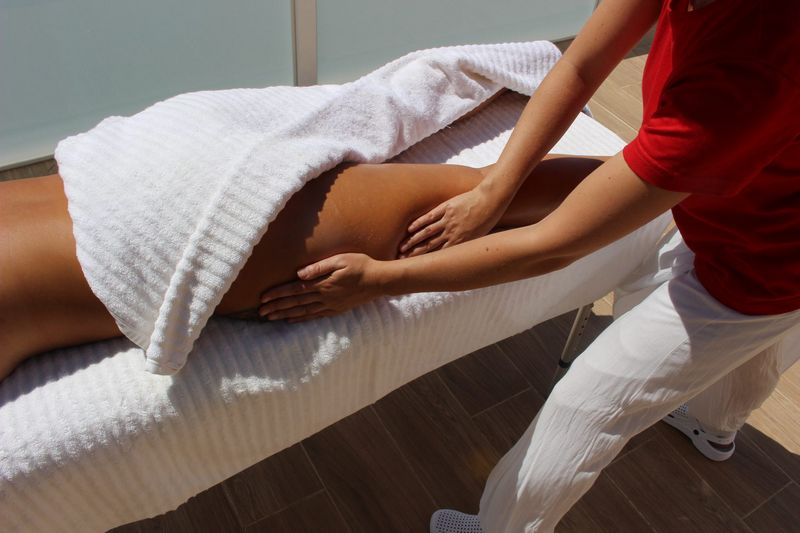 Incorporating Lymphatic Water Drainage Massage Therapy with Various Other Treatments